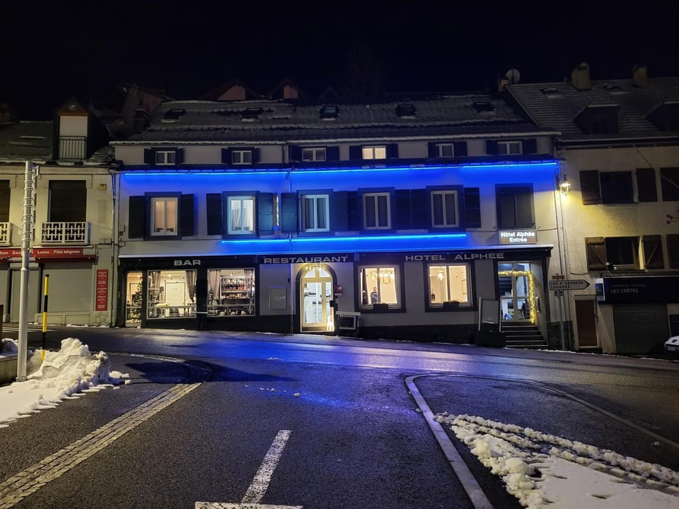 Facade/entrance