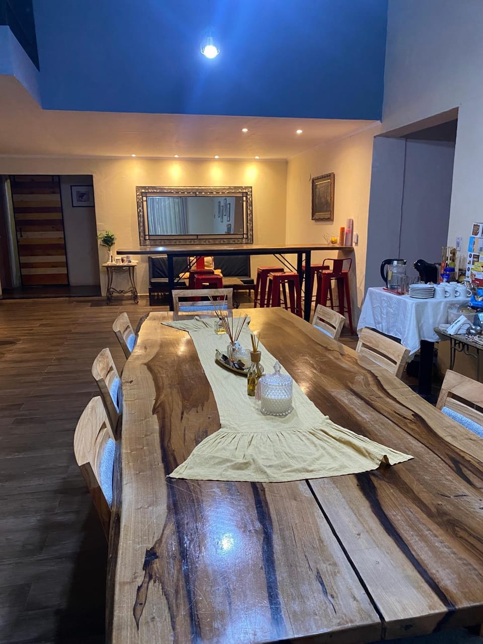 Seating area, Dining area