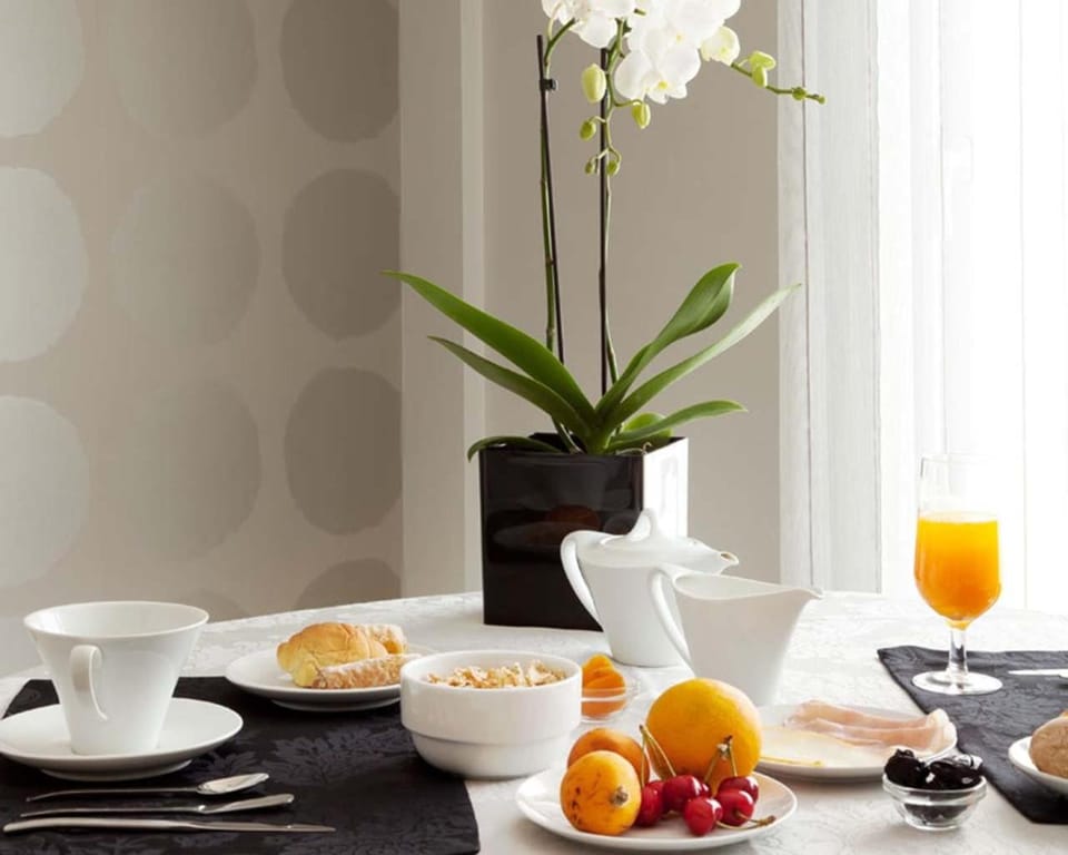 Restaurant/places to eat, Continental breakfast
