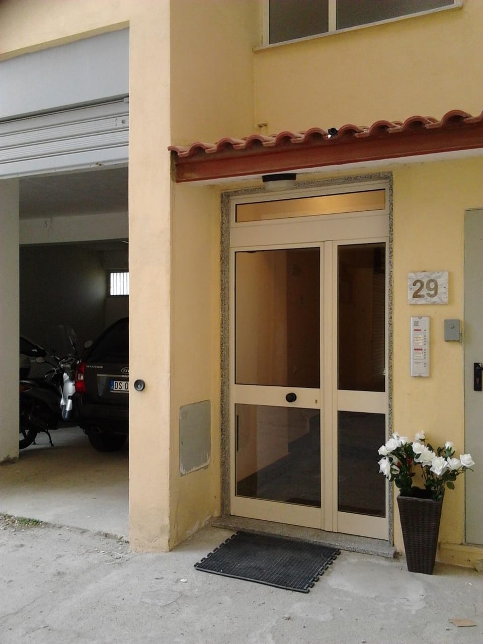 Facade/entrance