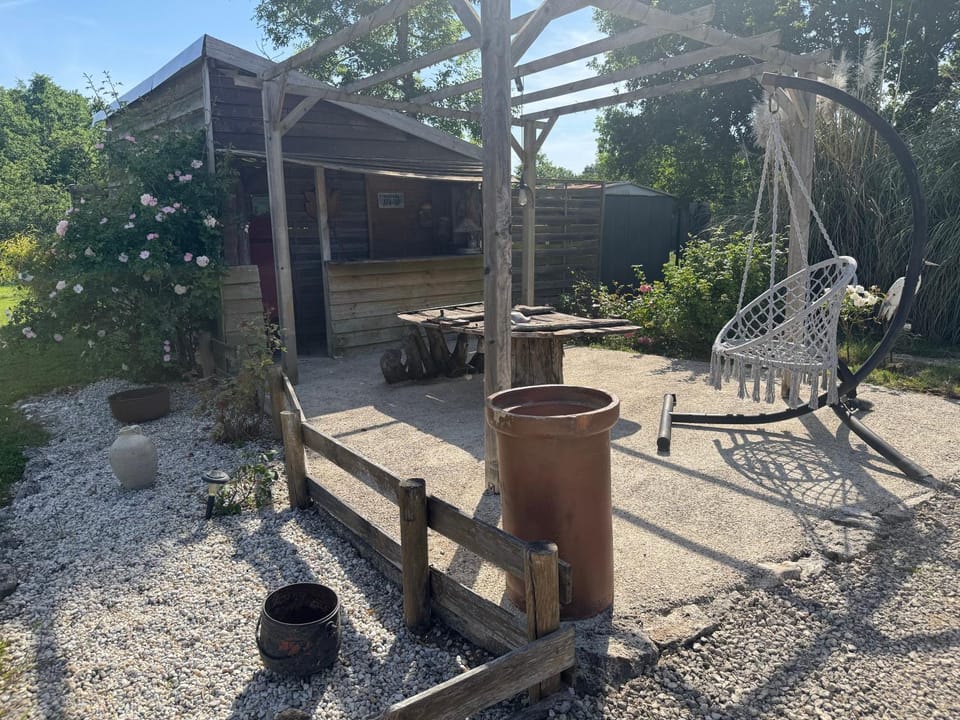 " Domaine des chevrettes roulotte romantique" Chalet in Centre-Val de Loire