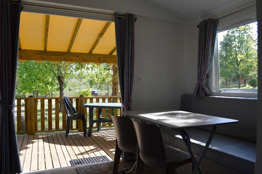 Camping Les Trois Chateaux Campground/ 
RV Resort in Grand Est