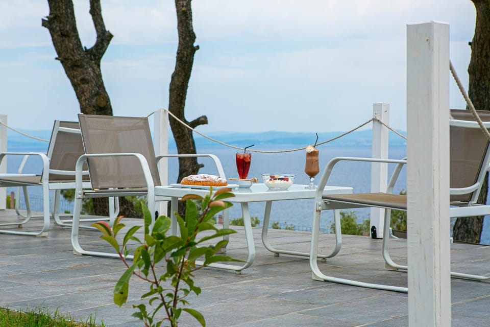 Lounge or bar, Food