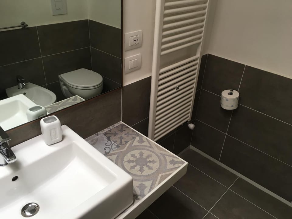 Toilet, Bathroom, Decorative detail
