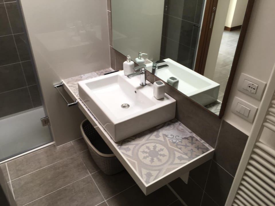 Toilet, Bathroom, Decorative detail