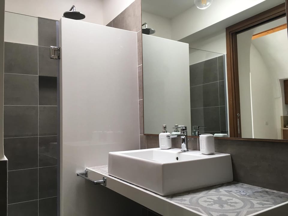 Bathroom, Decorative detail