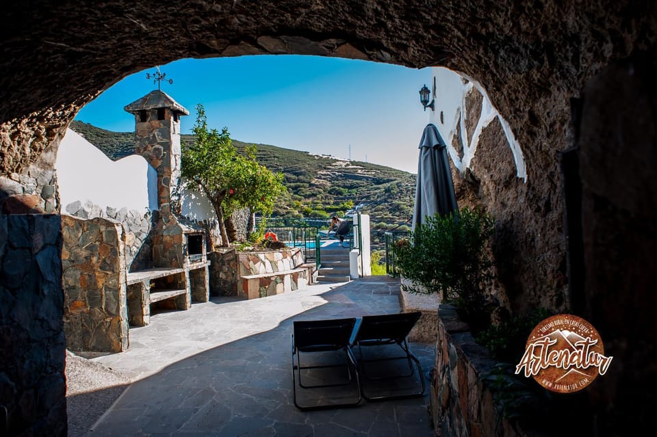 Shower, Patio, Patio, Facade/entrance, BBQ facilities, Garden, Garden, Balcony/Terrace, Balcony/Terrace, Lobby or reception, Mountain view, Swimming pool, Swimming pool