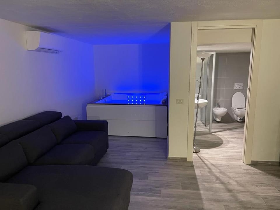 Hot Tub, Living room, Seating area, Swimming pool