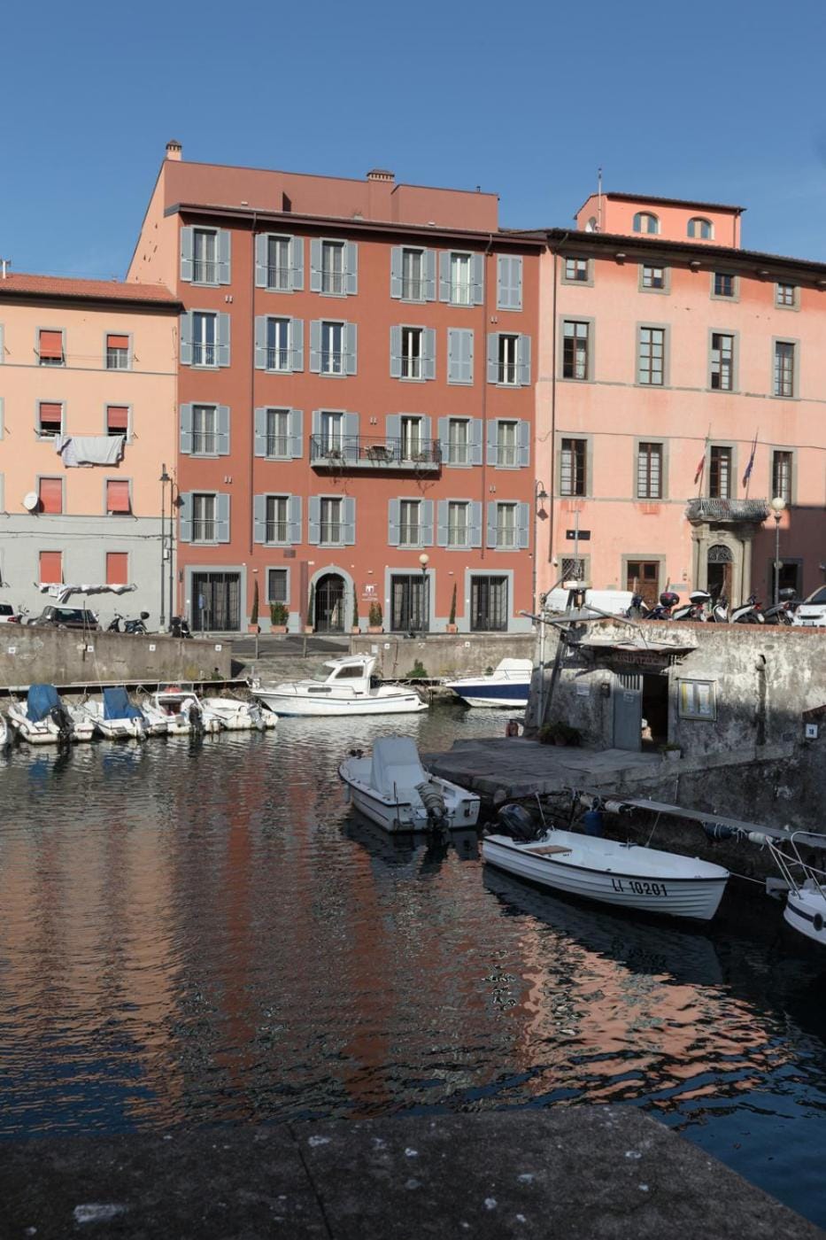 Property building, Facade/entrance, Neighbourhood