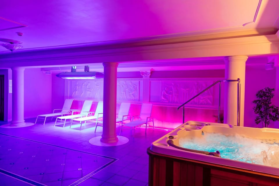 Hot Tub, Solarium, Spa and wellness centre/facilities