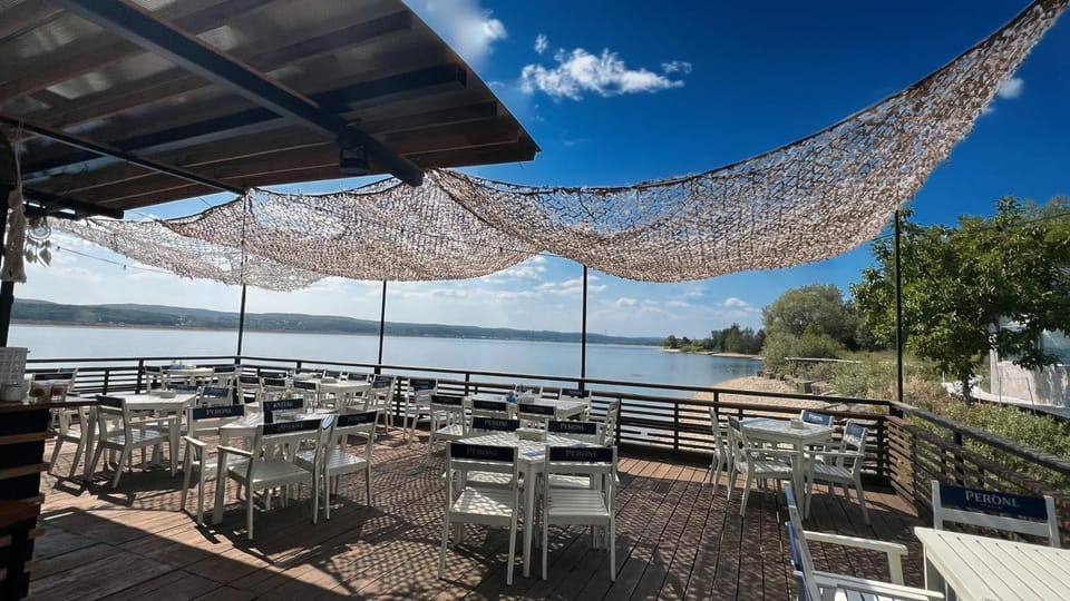Restaurant/places to eat, Balcony/Terrace, Lake view