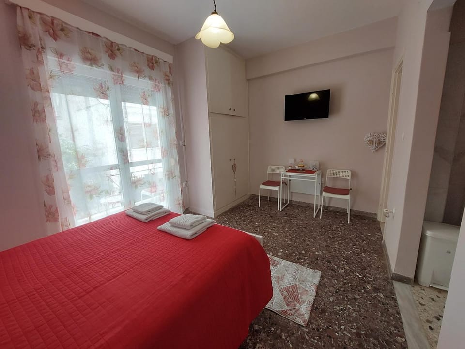 TV and multimedia, Seating area, Bedroom