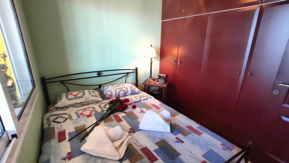 Bed, Bedroom, towels, wardrobe