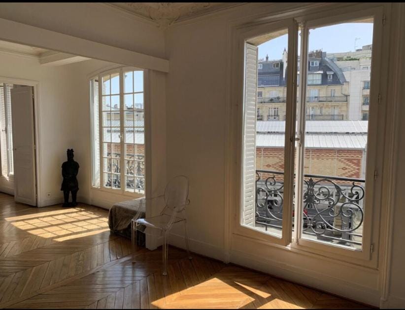 Appartement typiquement parisien Apartment in Paris