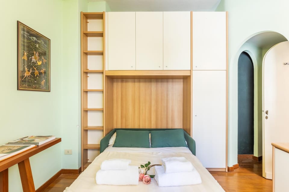 Bed, Seating area, Bedroom
