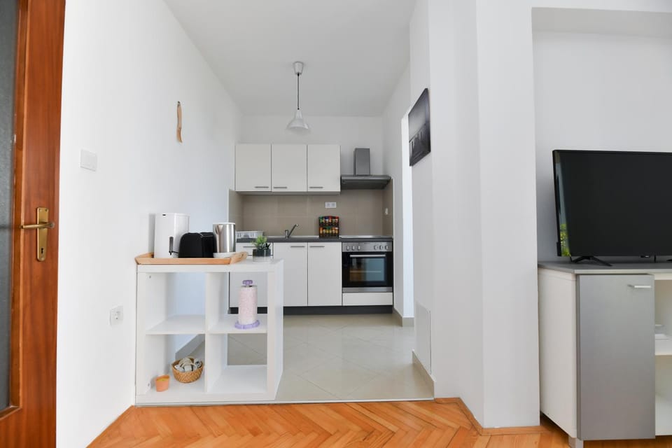 TV and multimedia, Kitchen or kitchenette