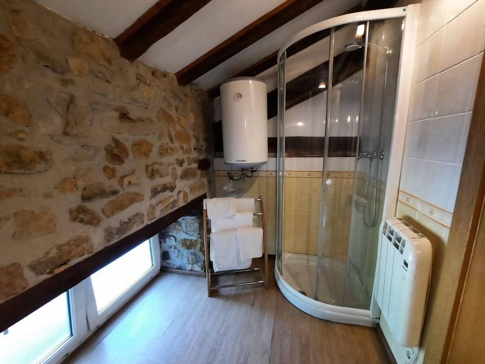 Shower, internet, internet, internet, towels