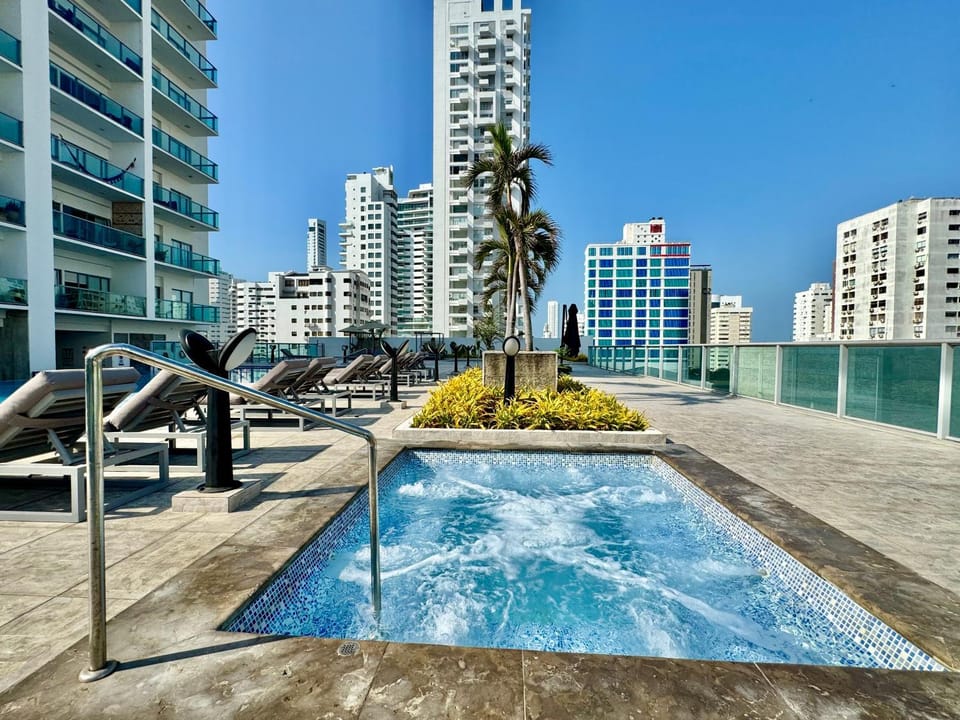 Day, Swimming pool, sunbed