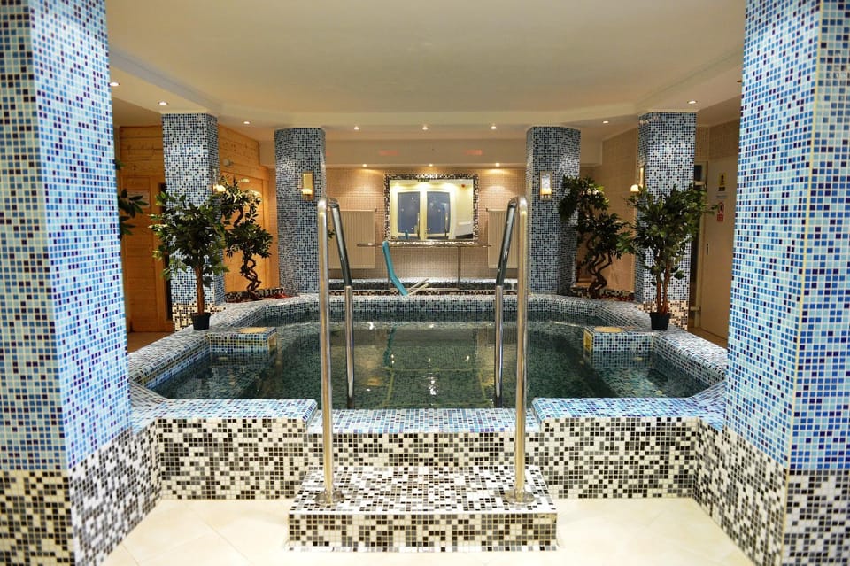 Swimming pool, Swimming pool