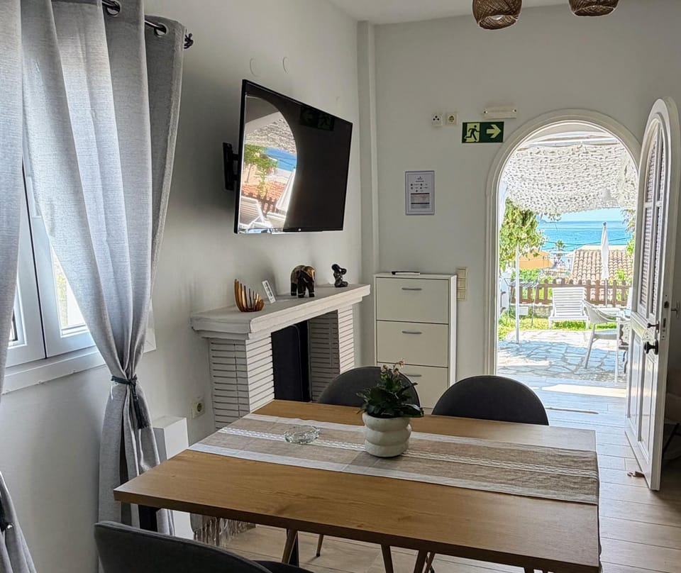 TV and multimedia, Kitchen or kitchenette, Dining area