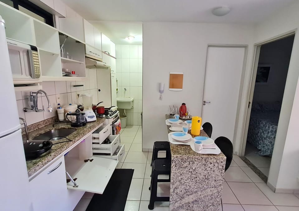 Kitchen or kitchenette, Dining area, minibar, kitchen