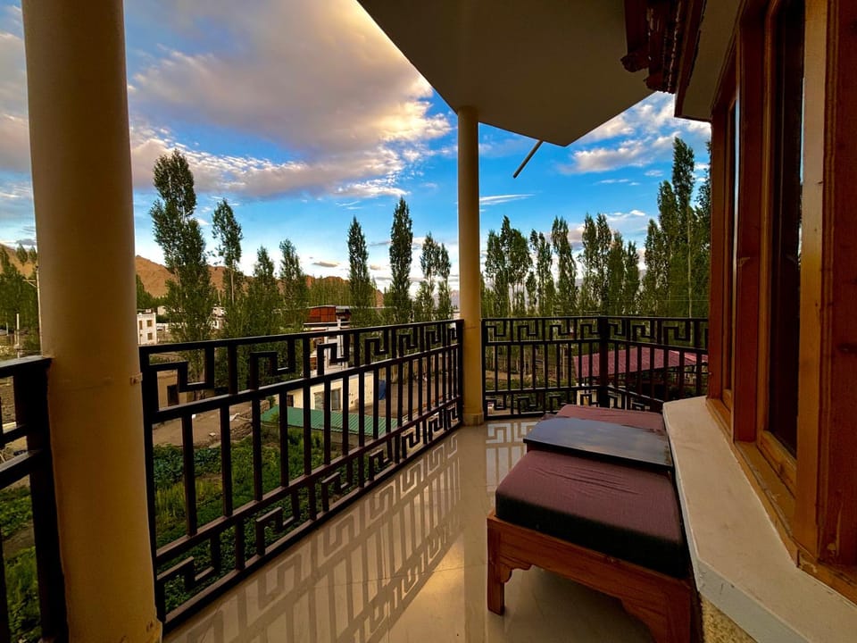 Natural landscape, Balcony/Terrace, Garden view