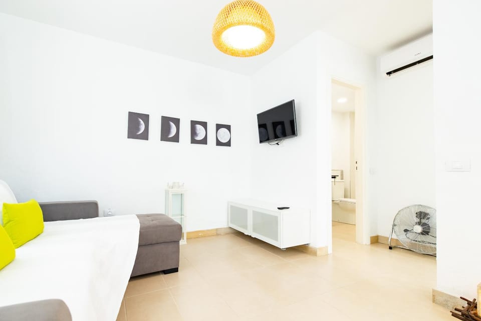 Communal lounge/ TV room, TV and multimedia