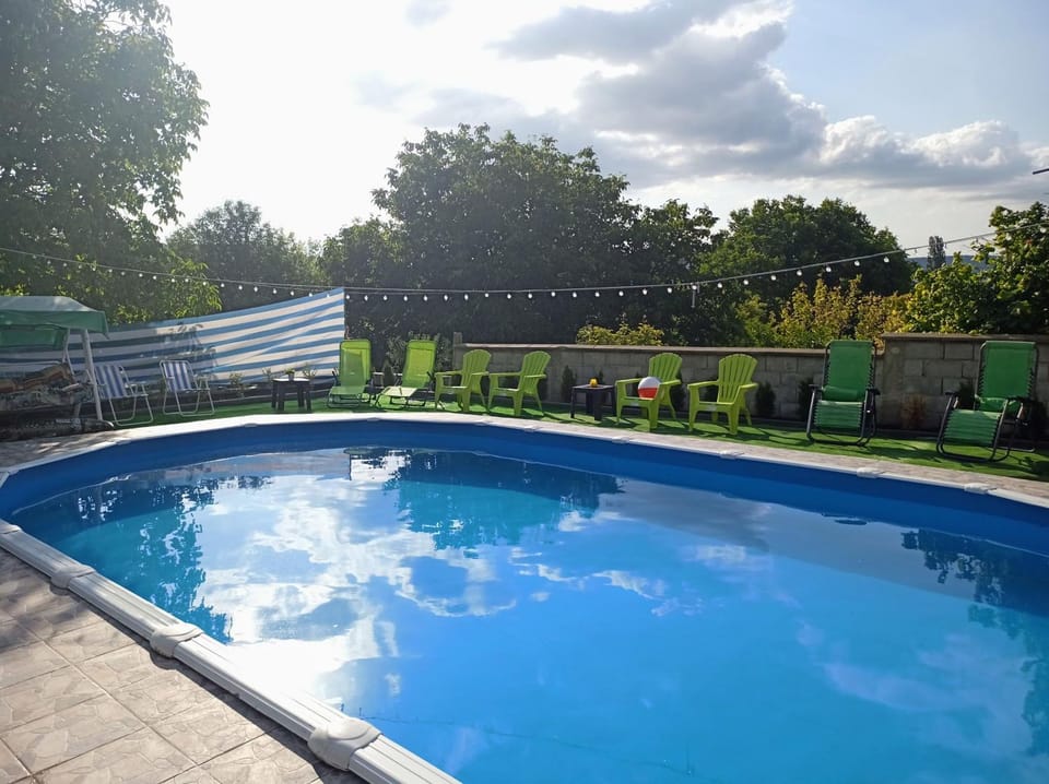 Swimming pool, sunbed