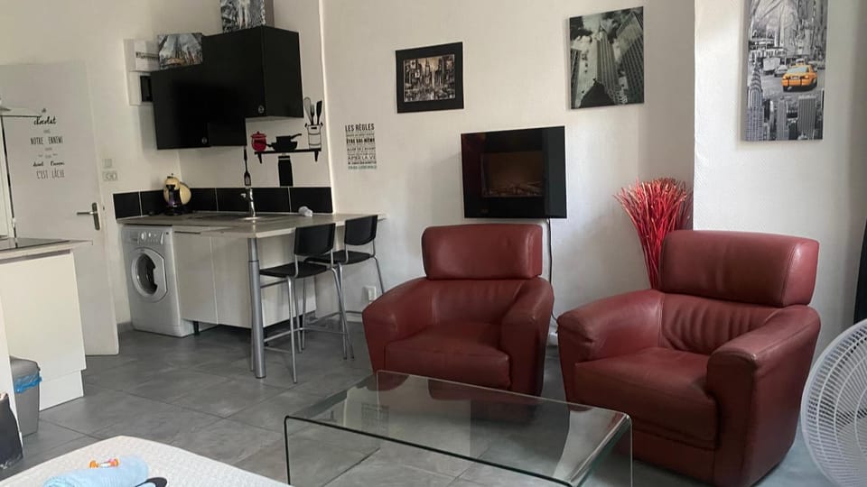 Kitchen or kitchenette, Living room