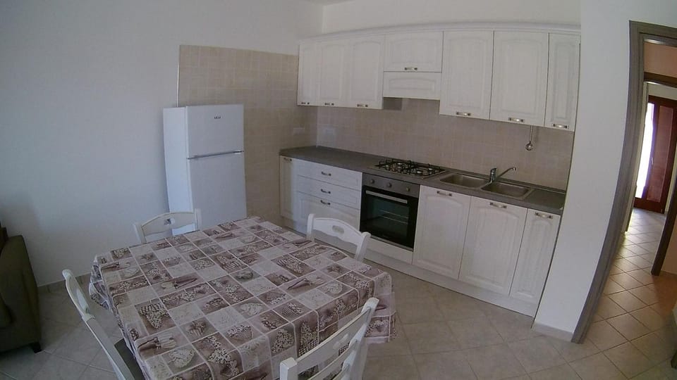 Kitchen or kitchenette, minibar, pet friendly, stove