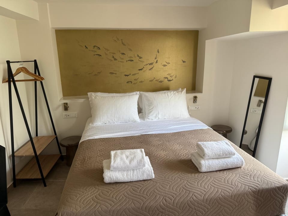 Sea Path VI old town luxury Appartment steps to beach Apartment in Rethymno