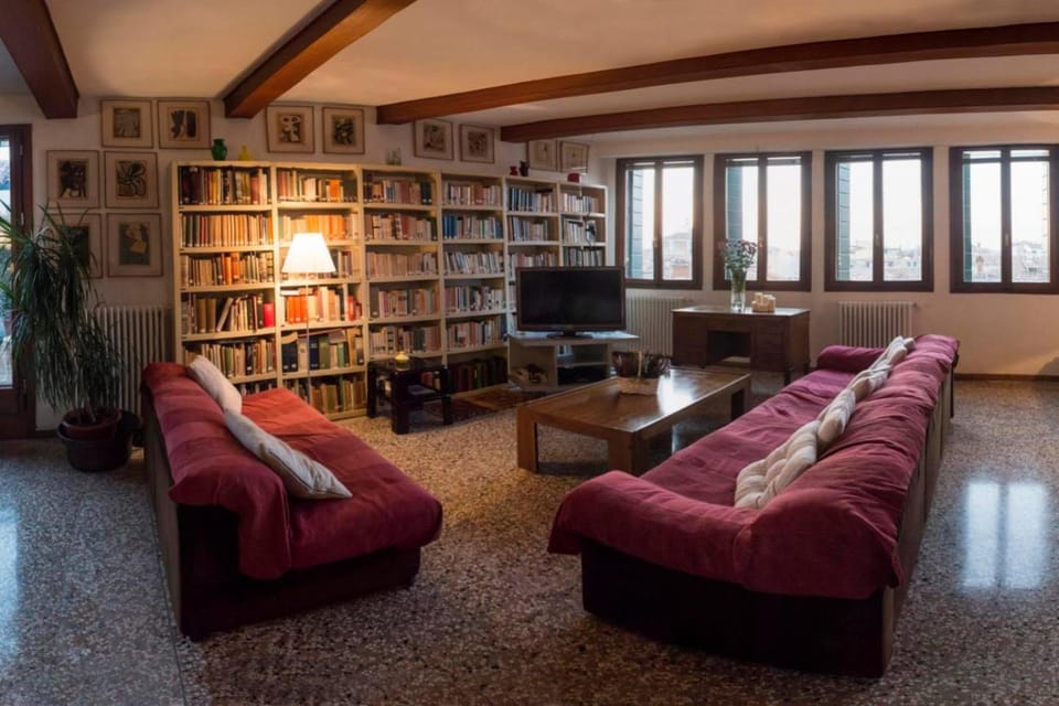 Library, Living room, Lounge or bar, Seating area