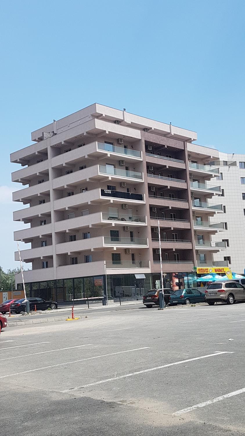 Facade/entrance