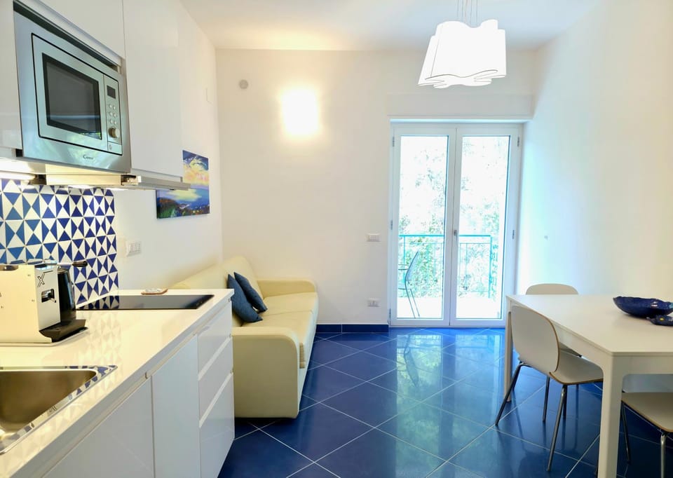 Kitchen or kitchenette, Living room, Seating area, Dining area, stove