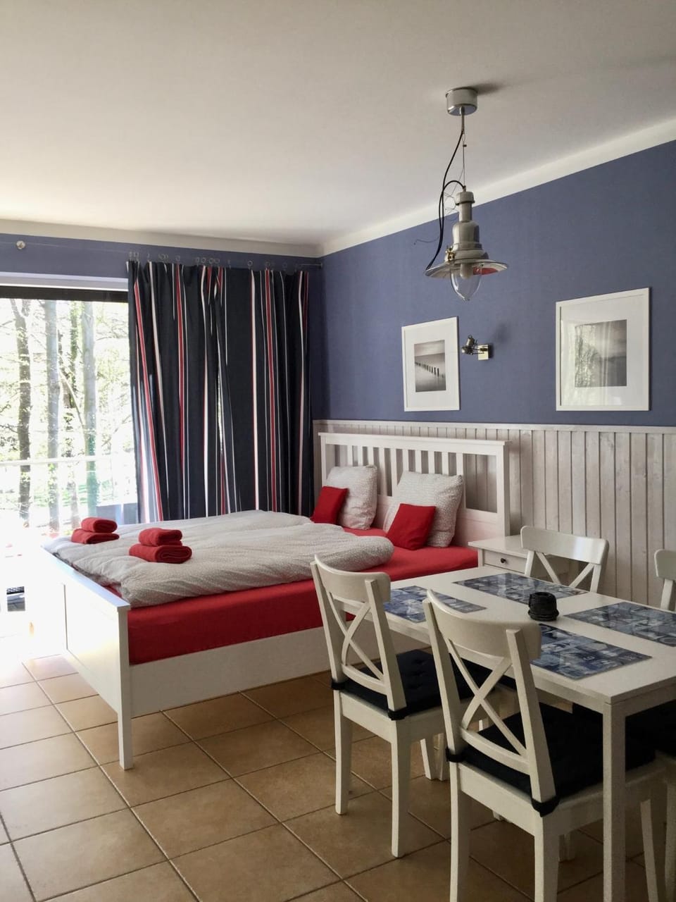 View (from property/room), Living room, Dining area, Garden view