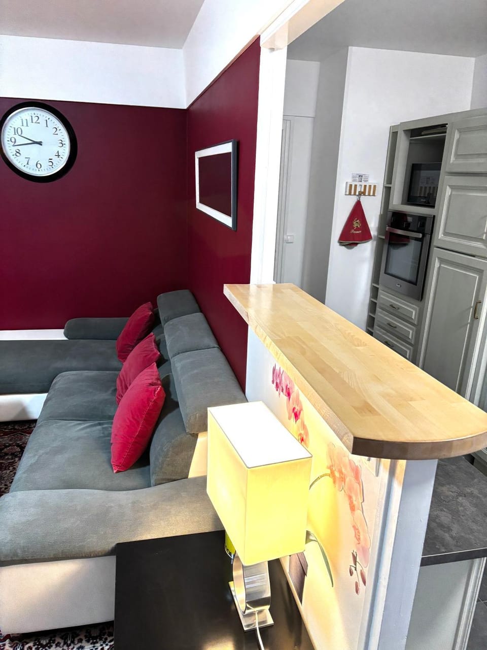 BedinReims "burgundy bottle" 110m2 Exceptional, 4 chambres doubles, 2 bain, free park & wifi, tout équipé Apartment in Reims