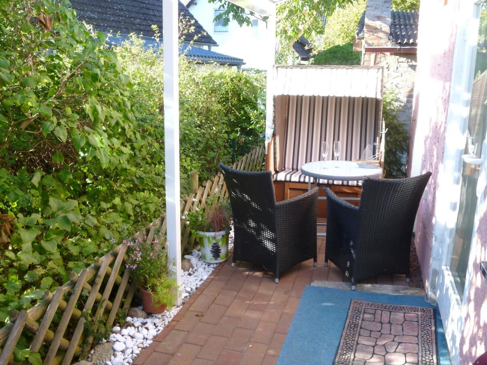 Facade/entrance, BBQ facilities, Balcony/Terrace