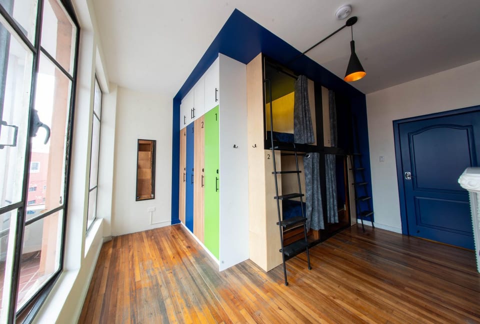 Bedroom, locker