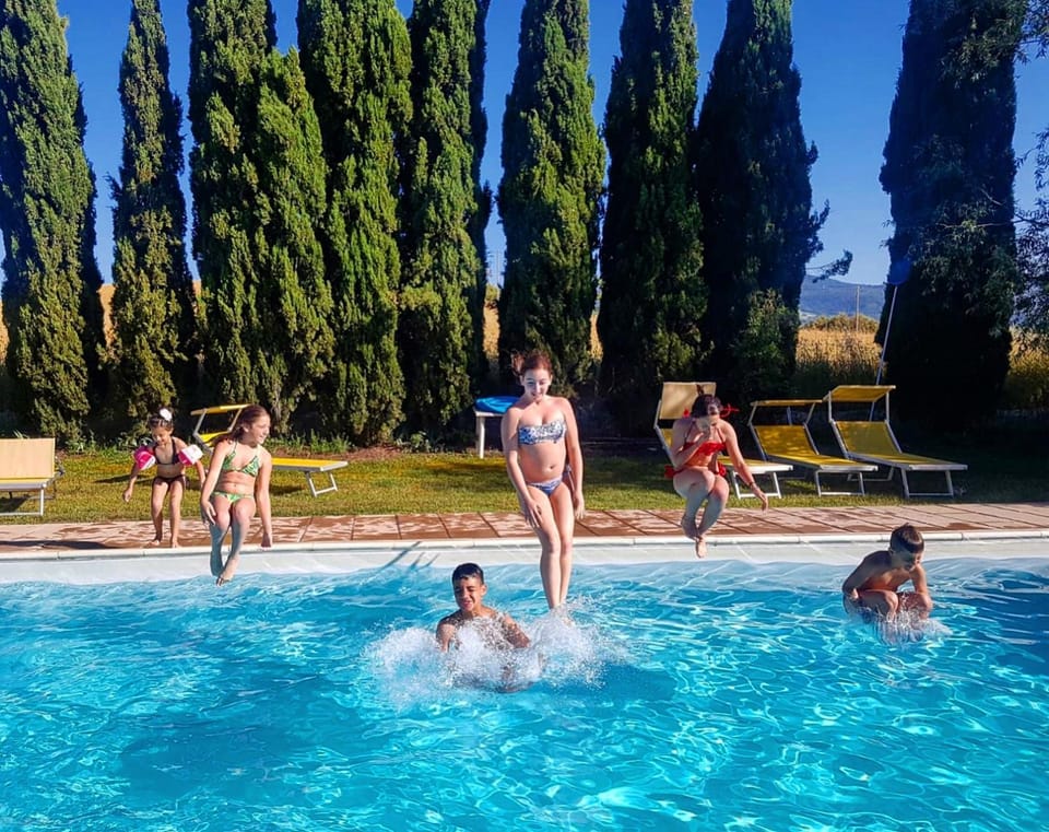 Swimming pool, children, Family