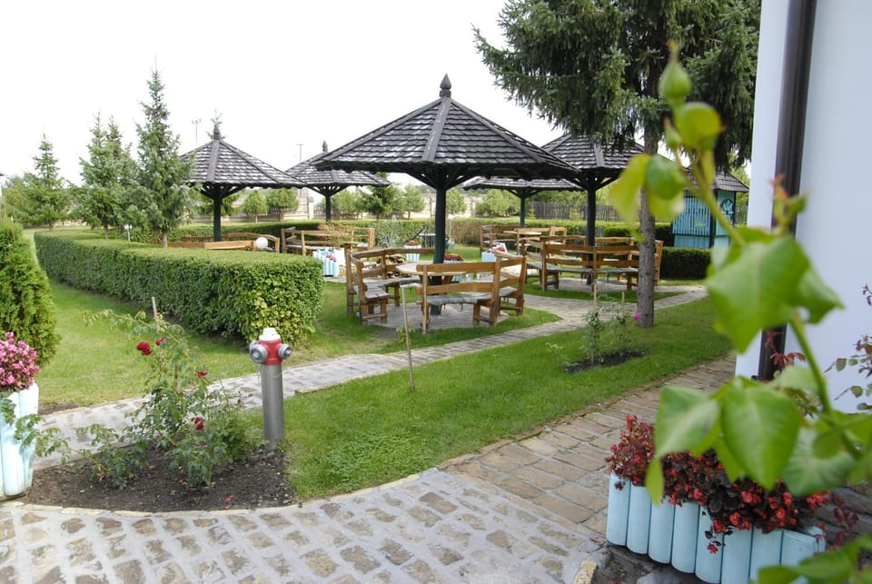 Patio, Garden, Balcony/Terrace, Balcony/Terrace, Seating area, Dining area, Garden view, Internal: Not applicable to any particular room