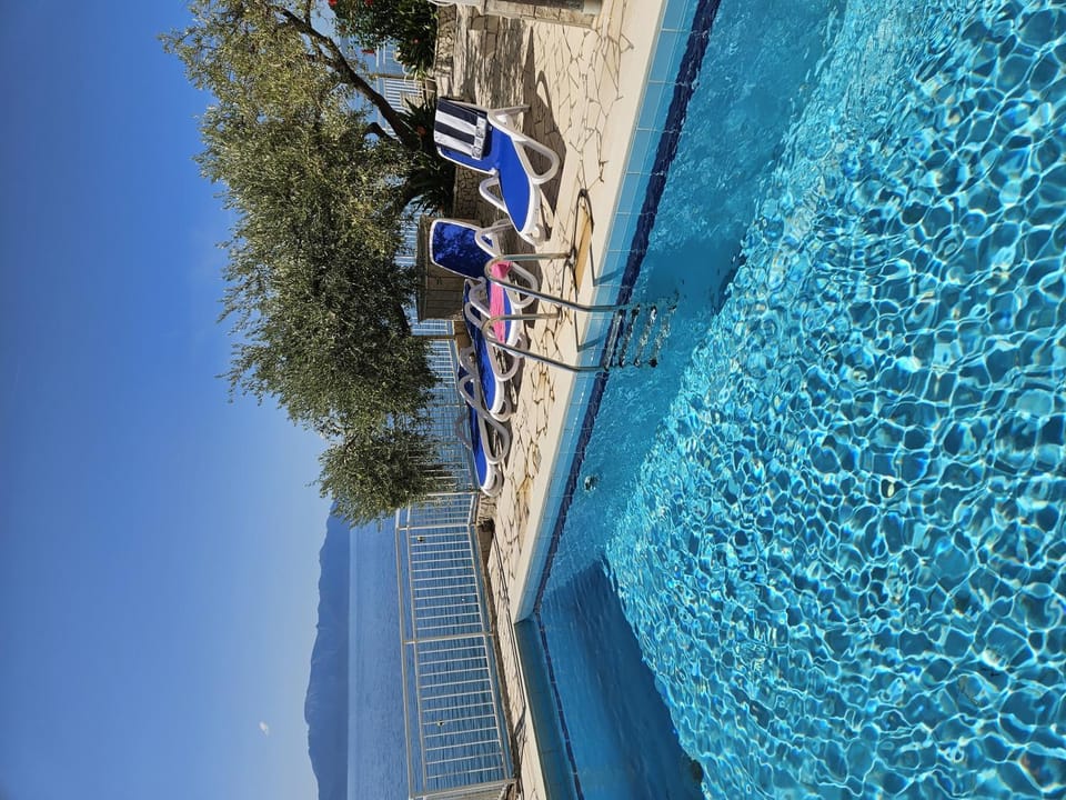 Swimming pool, Location, children, Family