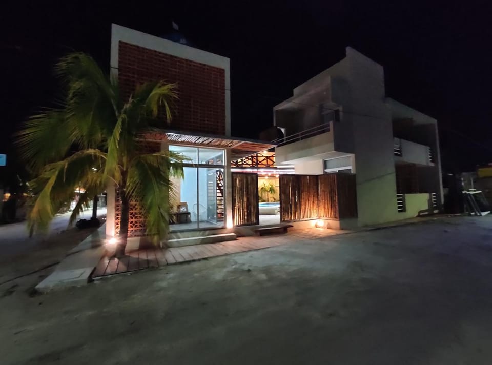 Facade/entrance