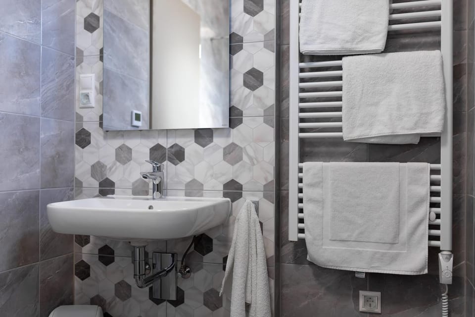 Bathroom, towels