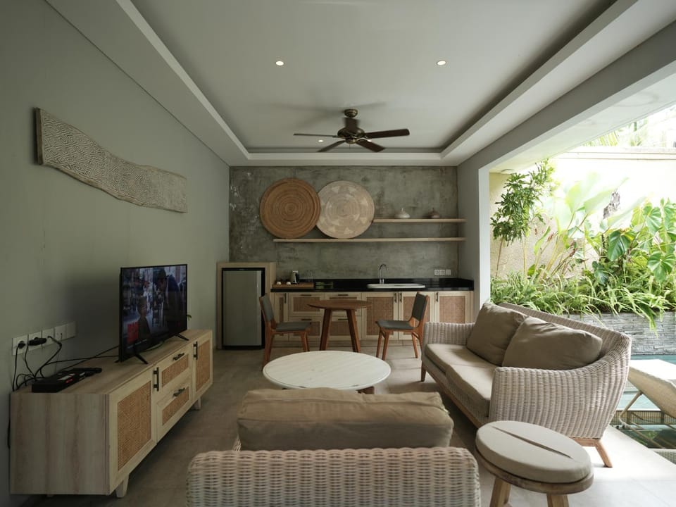 Communal lounge/ TV room, TV and multimedia, Living room, Seating area, Evening entertainment