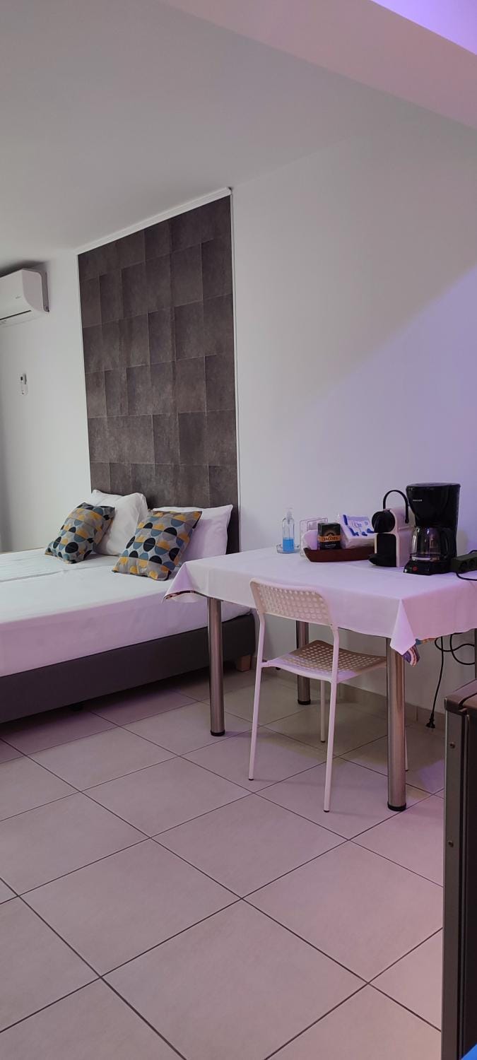 Bed, Photo of the whole room, Dining area