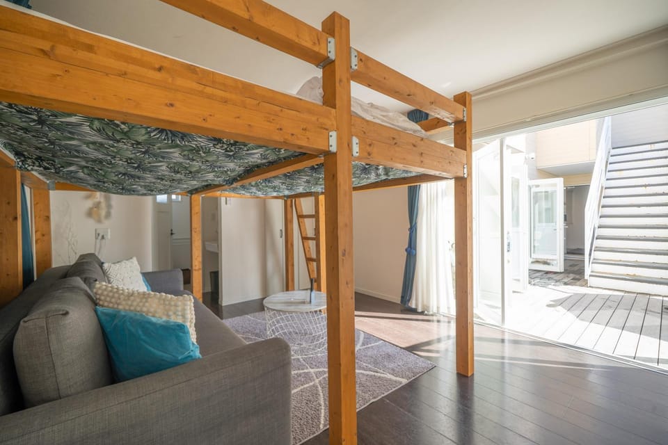 Photo of the whole room, group of guests, bunk bed, Family