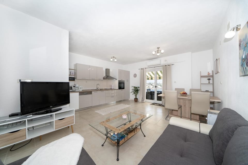 TV and multimedia, Living room, Dining area, kitchen