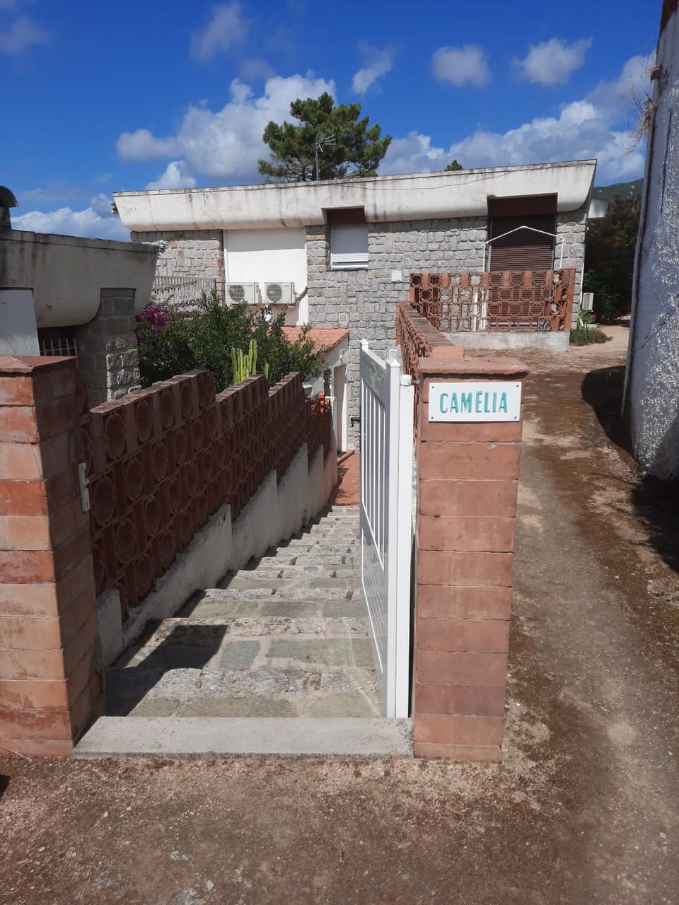 Facade/entrance