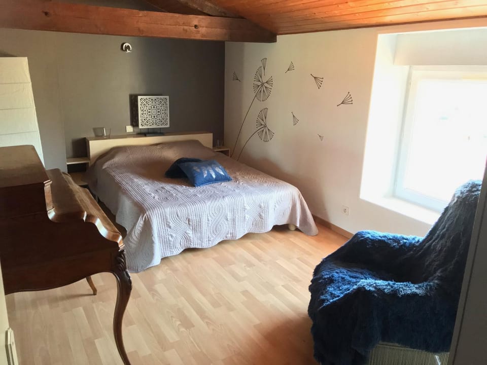 Bed, Photo of the whole room, Bedroom, cot