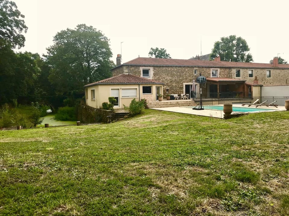 Property building, Garden, Swimming pool, Swimming pool
